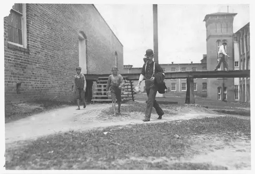 Lunch time at Cotton Mill Early 1900s (Library of Congress)