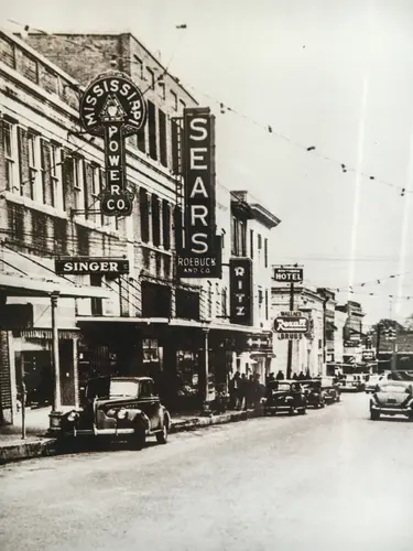 Other Old Laurel Theatres — photo 16